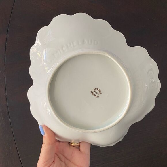 Limoge Bowl scalloped edge. White with gold trim. Wheat in center. - Picture 3 of 6